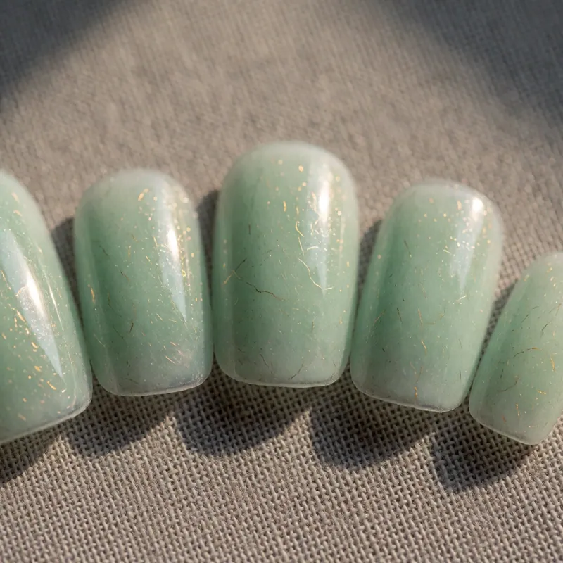 Jade and green finish, painted on loose tips